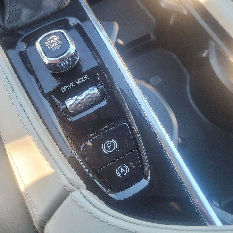 Used 2020 Volvo XC90 T6 Inscription w/ Protection Package Premier image 28