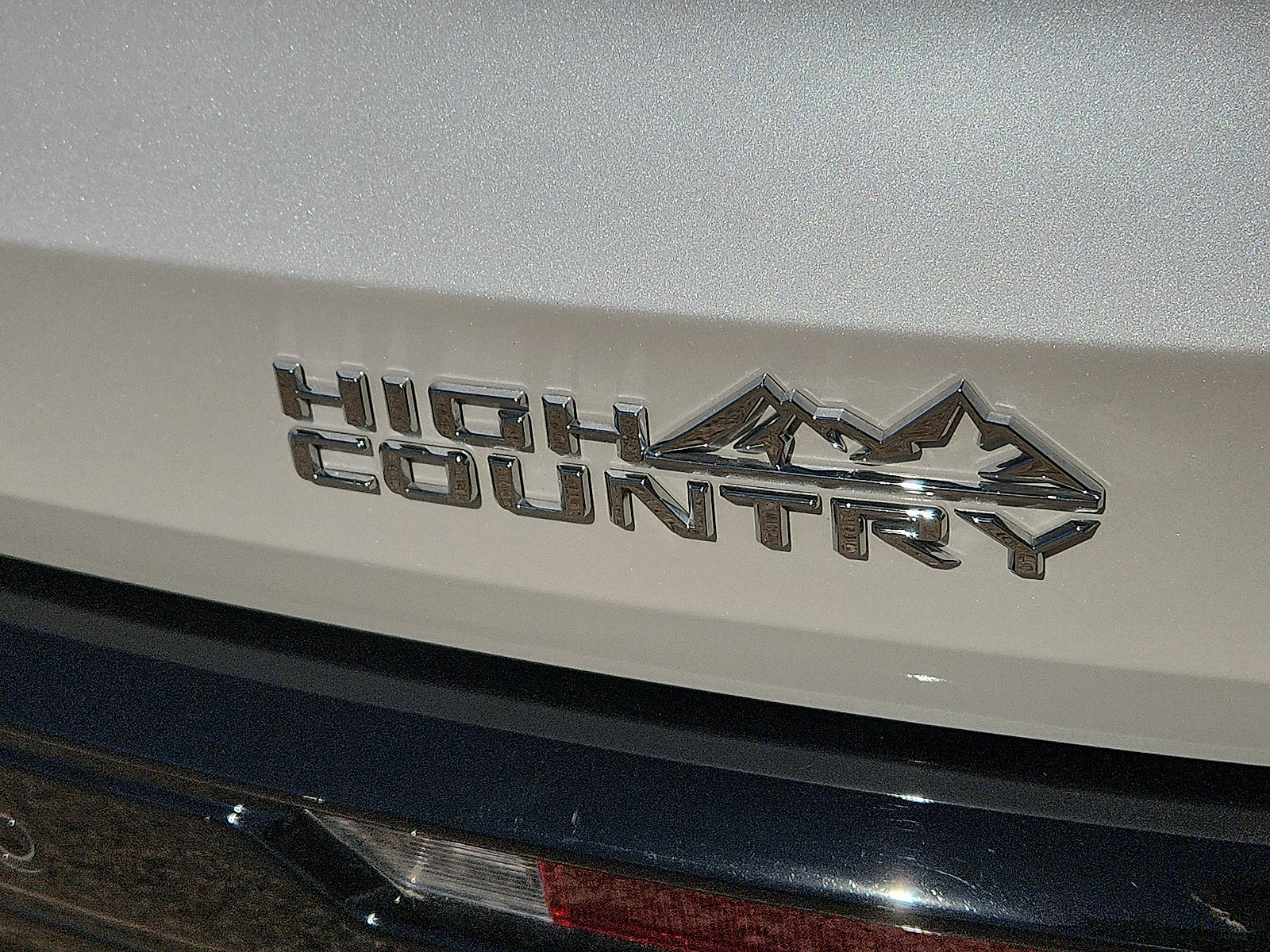 Used 2025 Chevrolet Traverse High Country FWD image 9