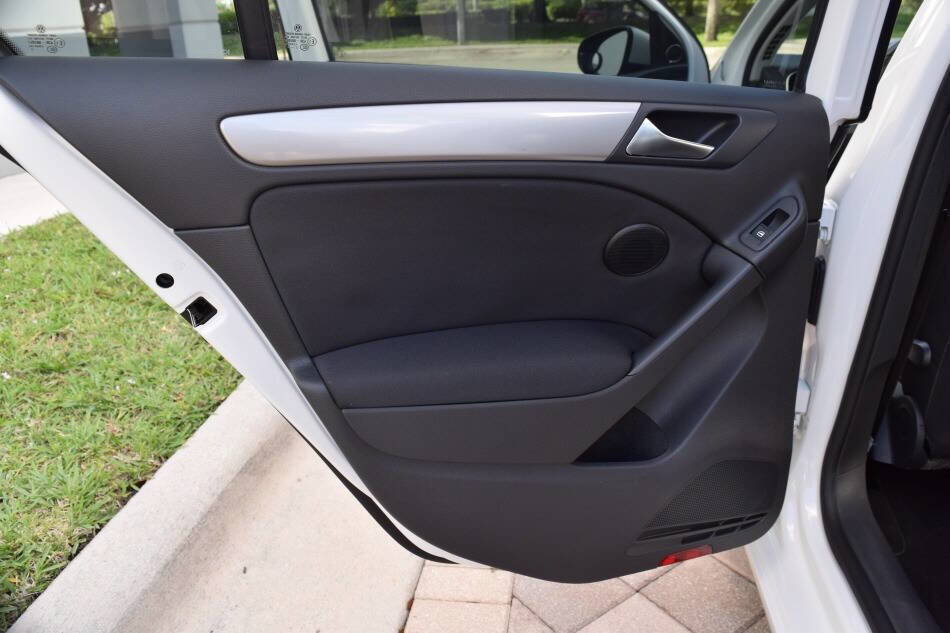 Used 2013 Volkswagen Golf TDI image 75