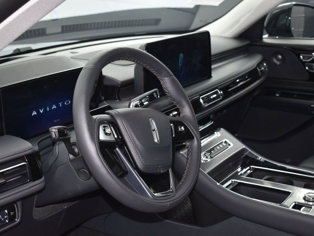 Certified 2025 Lincoln Aviator AWD w/ Jet Appearance Package image 8