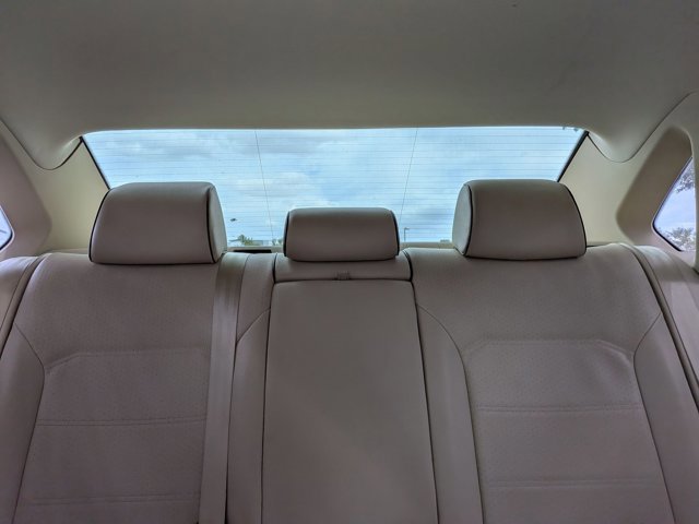 Used 2018 Volkswagen Passat 2.0T SE FWD image 16