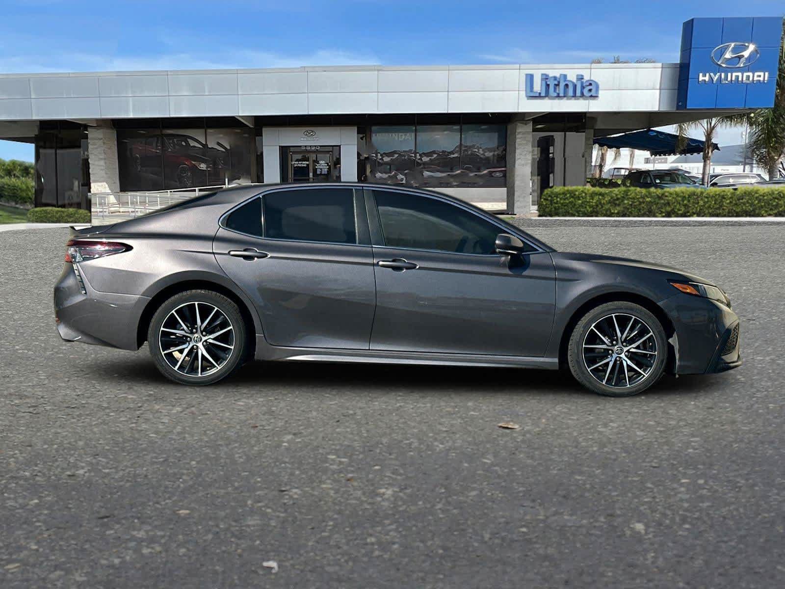 Used 2023 Toyota Camry SE FWD image 9