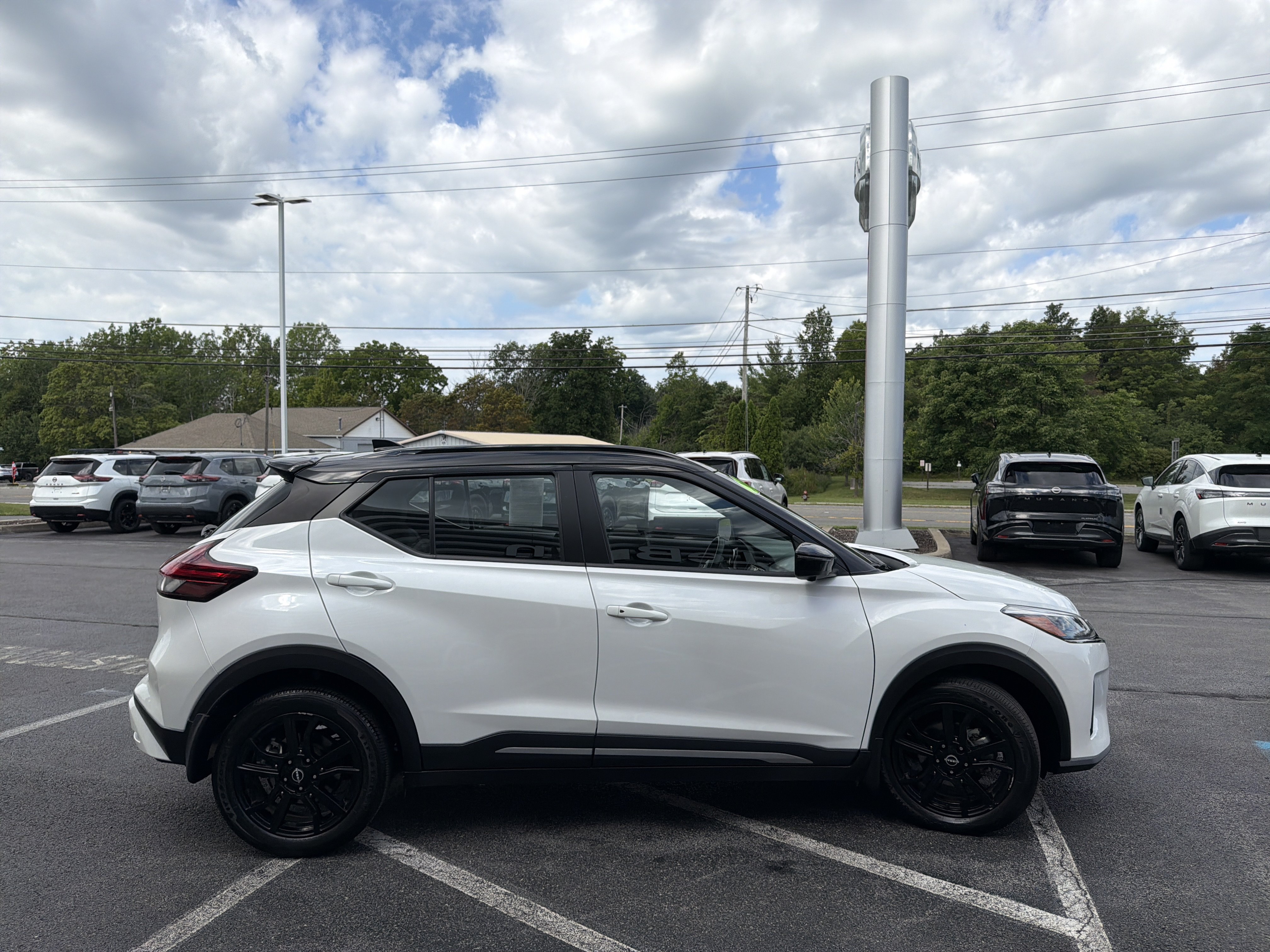 Used 2023 Nissan Kicks SR FWD image 8