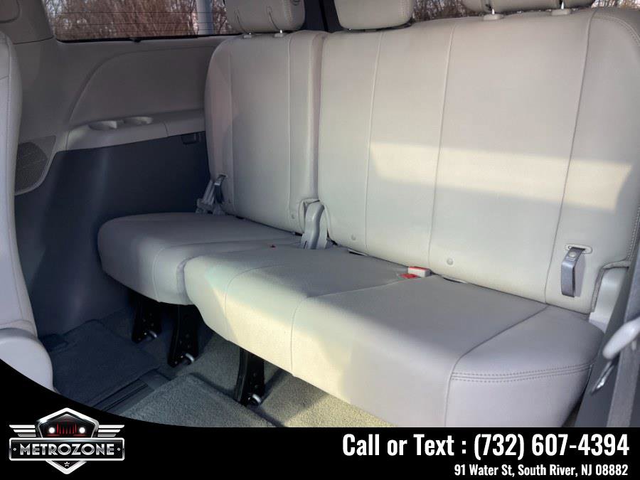 Used 2016 Toyota Sienna AWD image 17