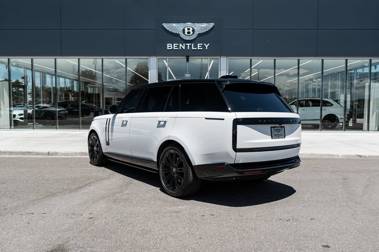 Used 2024 Land Rover Range Rover Long Wheelbase SE AWD/4WD image 8