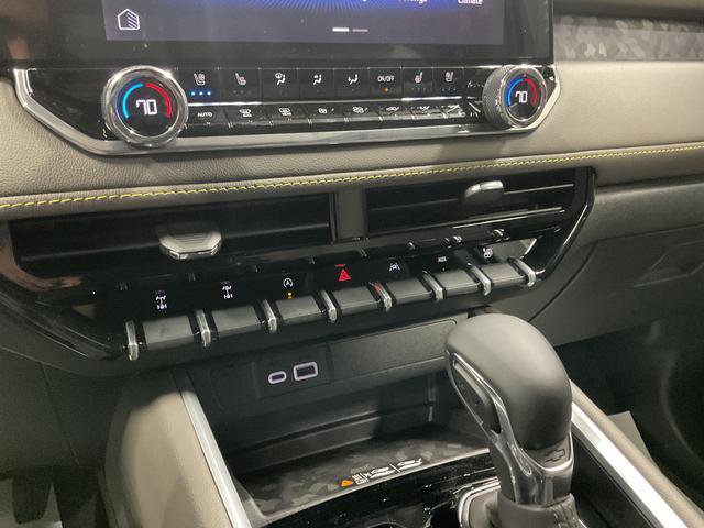 New 2026 Chevrolet Colorado ZR2 AWD/4WD image 16