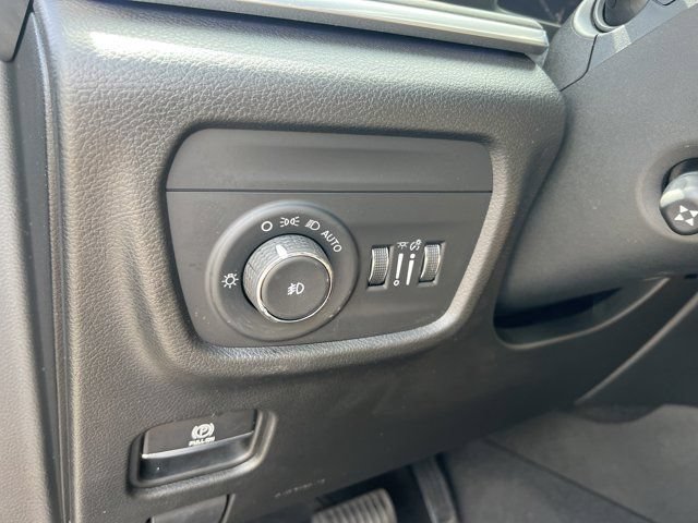Certified 2022 Jeep Grand Cherokee Overland w/ Luxury Tech Group IV AWD/4WD image 39