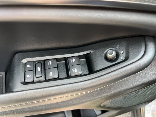 Certified 2025 Jeep Grand Cherokee Altitude AWD/4WD image 12