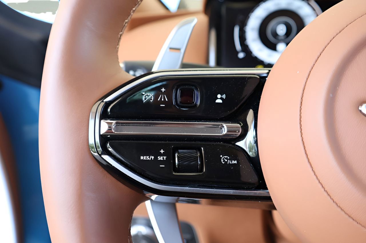 Used 2024 Aston Martin DB12 Convertible image 24