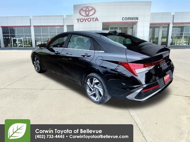 Used 2025 Hyundai Elantra Limited image 19