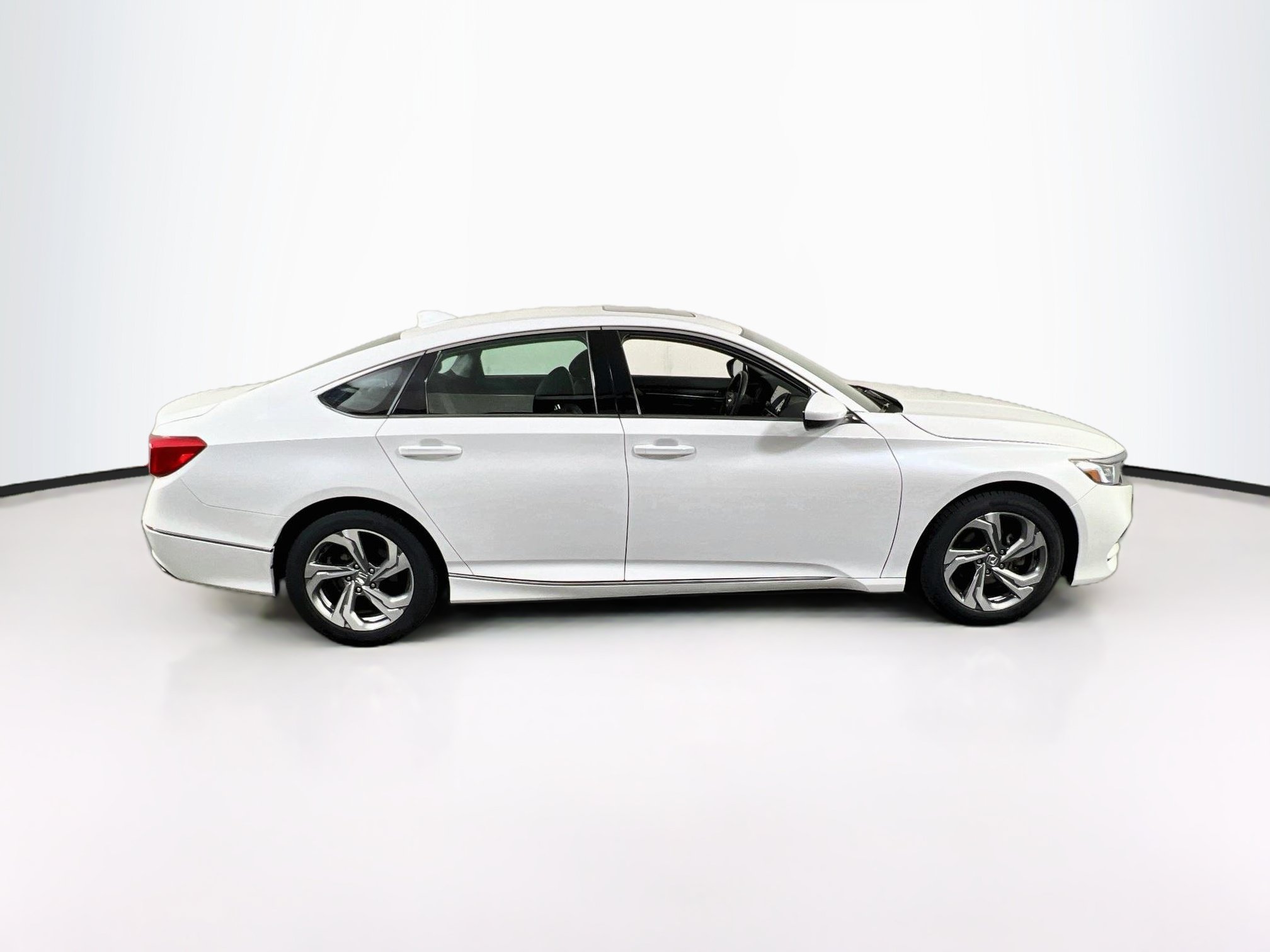 Used 2018 Honda Accord EX image 4