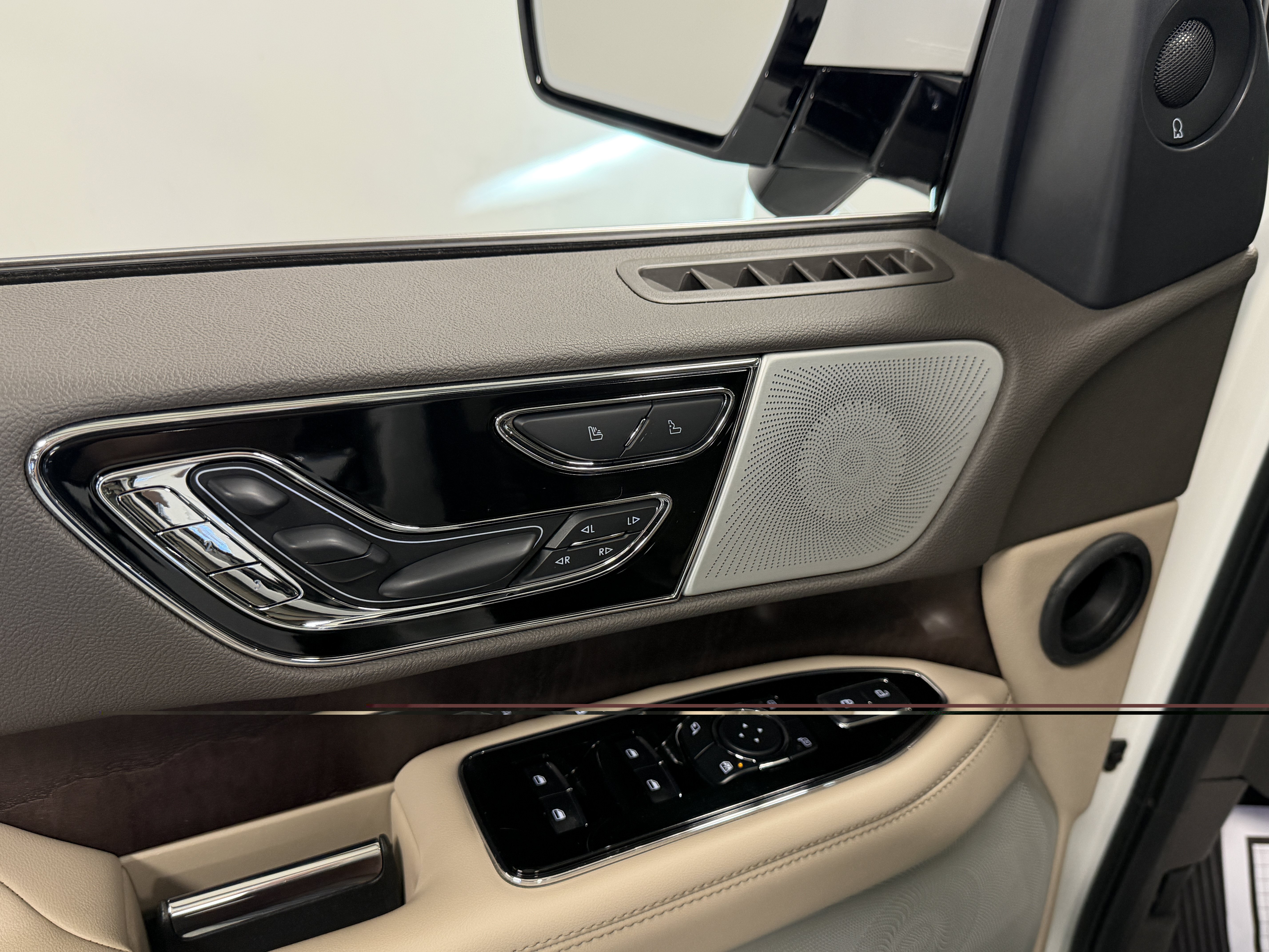Used 2023 Lincoln Navigator L Reserve AWD/4WD image 21