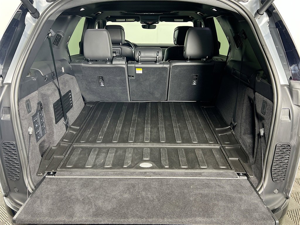 Certified 2024 Land Rover Discovery Dynamic SE image 28