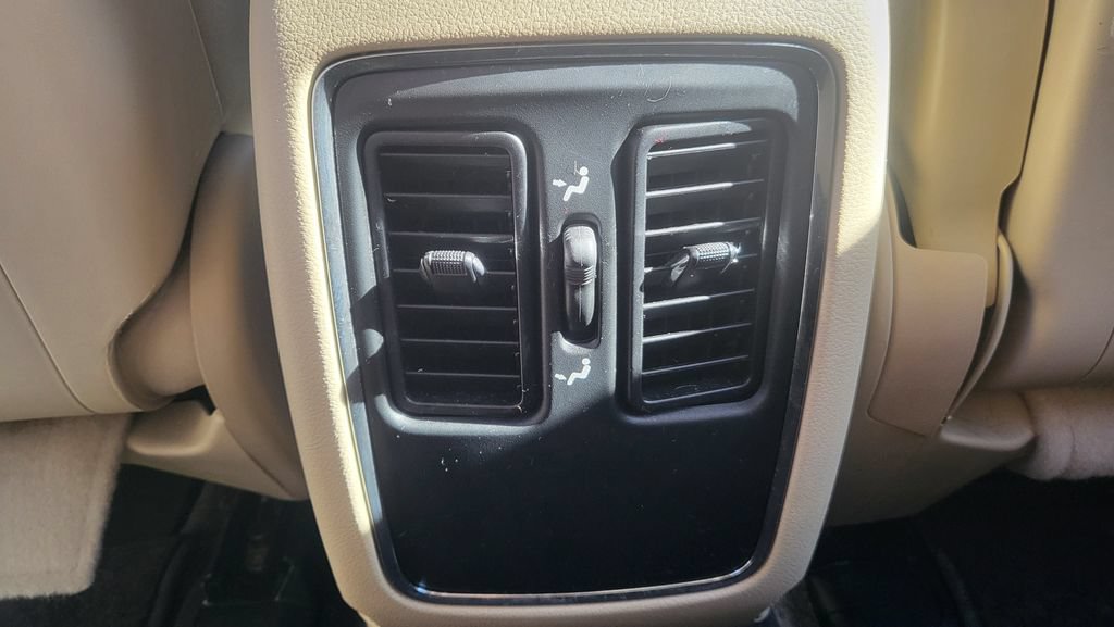 Used 2018 Jeep Grand Cherokee Laredo AWD/4WD image 26