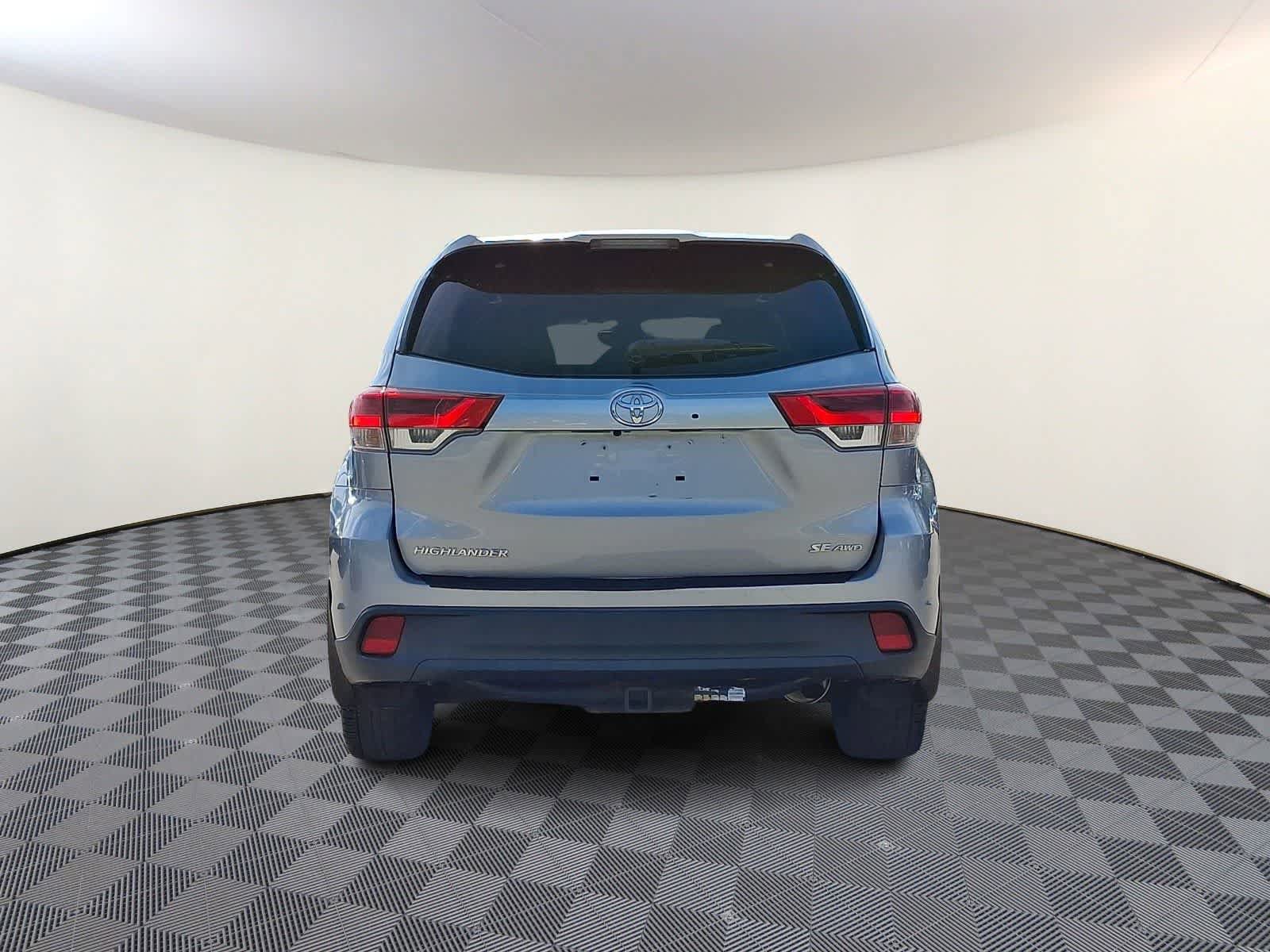 Used 2017 Toyota Highlander SE AWD/4WD image 7