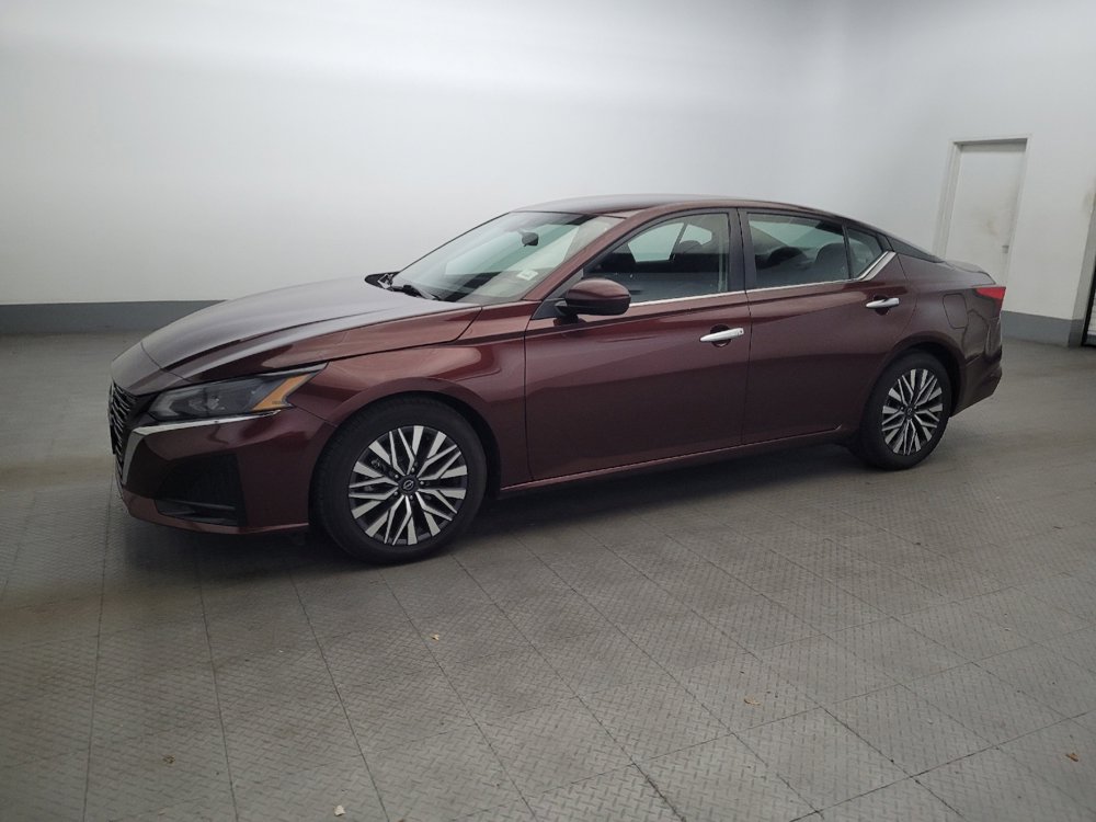 Used 2023 Nissan Altima 2.5 SV image 2