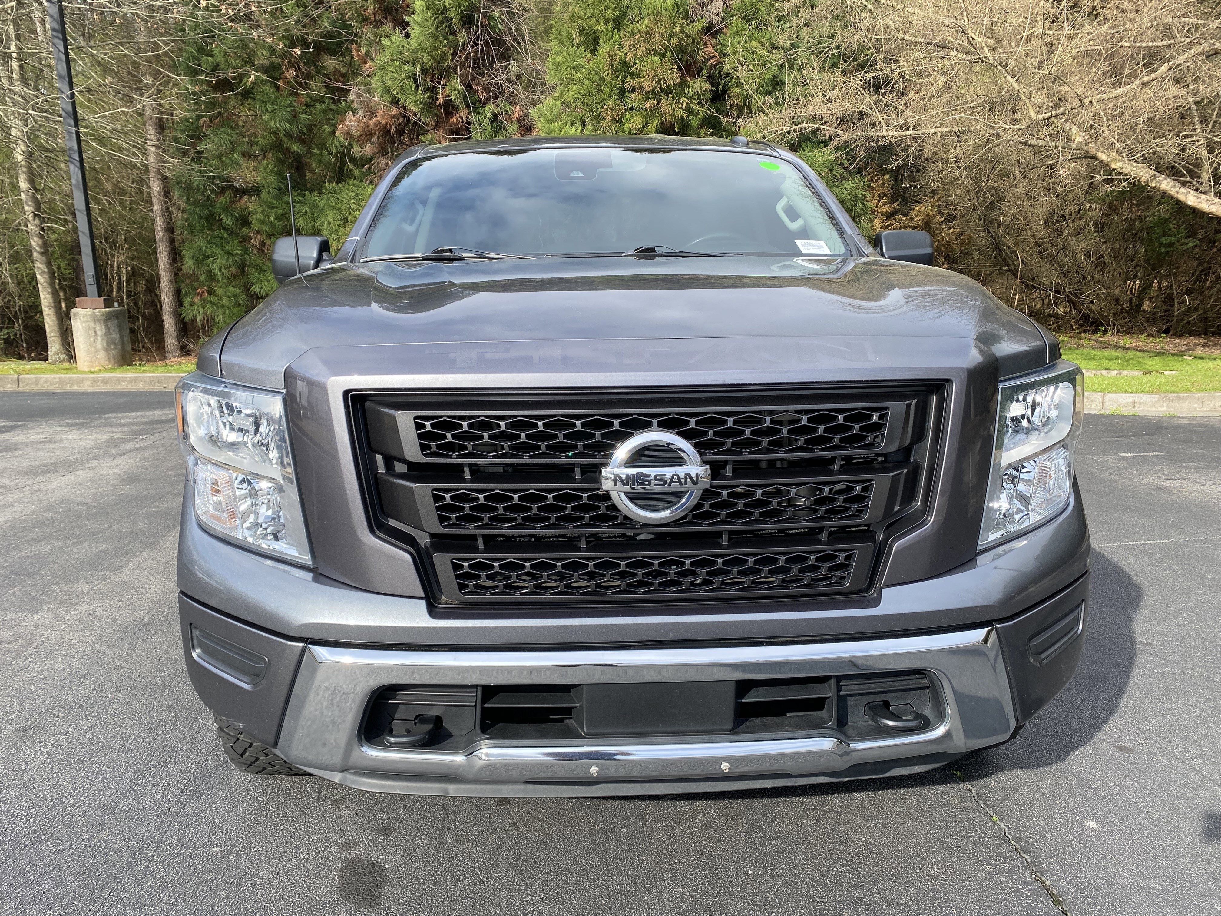 Used 2021 Nissan Titan SV AWD/4WD image 3