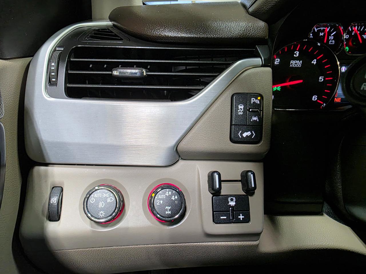 Used 2016 GMC Yukon SLT w/ Open Road Package image 44