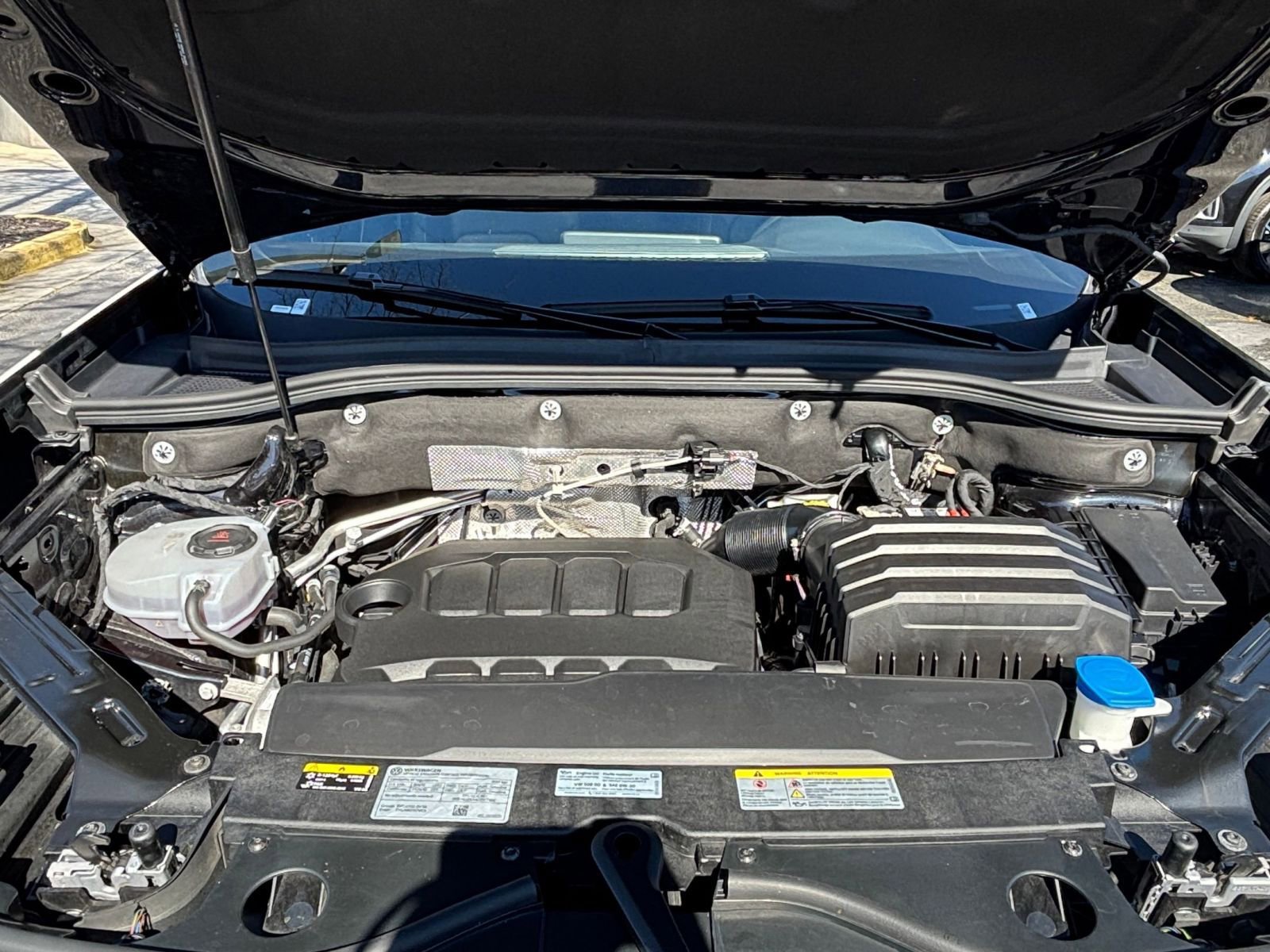 Used 2025 Volkswagen Atlas Cross Sport SE image 34