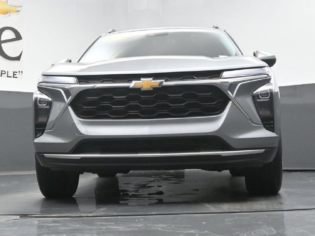 Used 2025 Chevrolet Trax LT FWD image 61