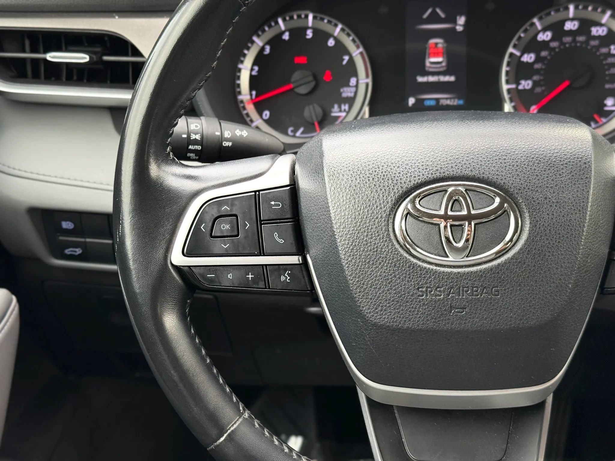 Used 2022 Toyota Highlander LE AWD/4WD image 30