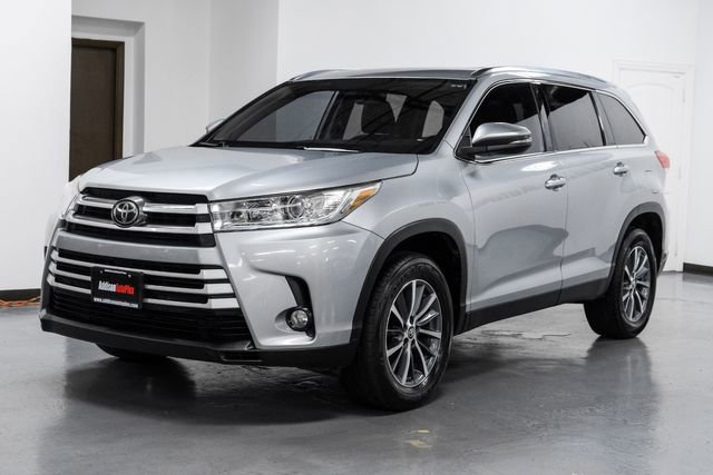 Used 2019 Toyota Highlander XLE image 4