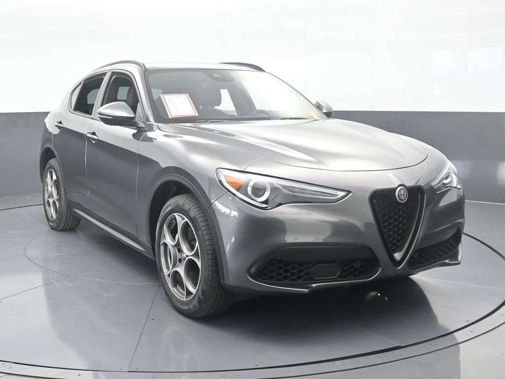 Used 2023 Alfa Romeo Stelvio Sprint image 9