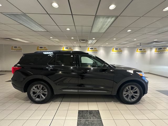Certified 2024 Ford Explorer XLT w/ Equipment Group 202A AWD/4WD image 3