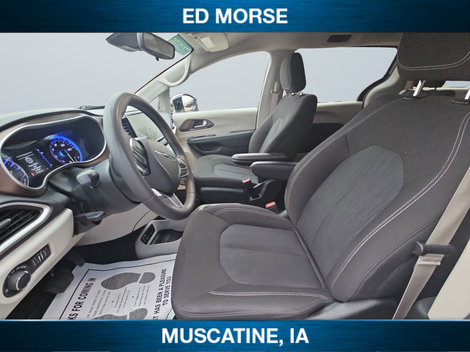 Used 2024 Chrysler Voyager LX image 13