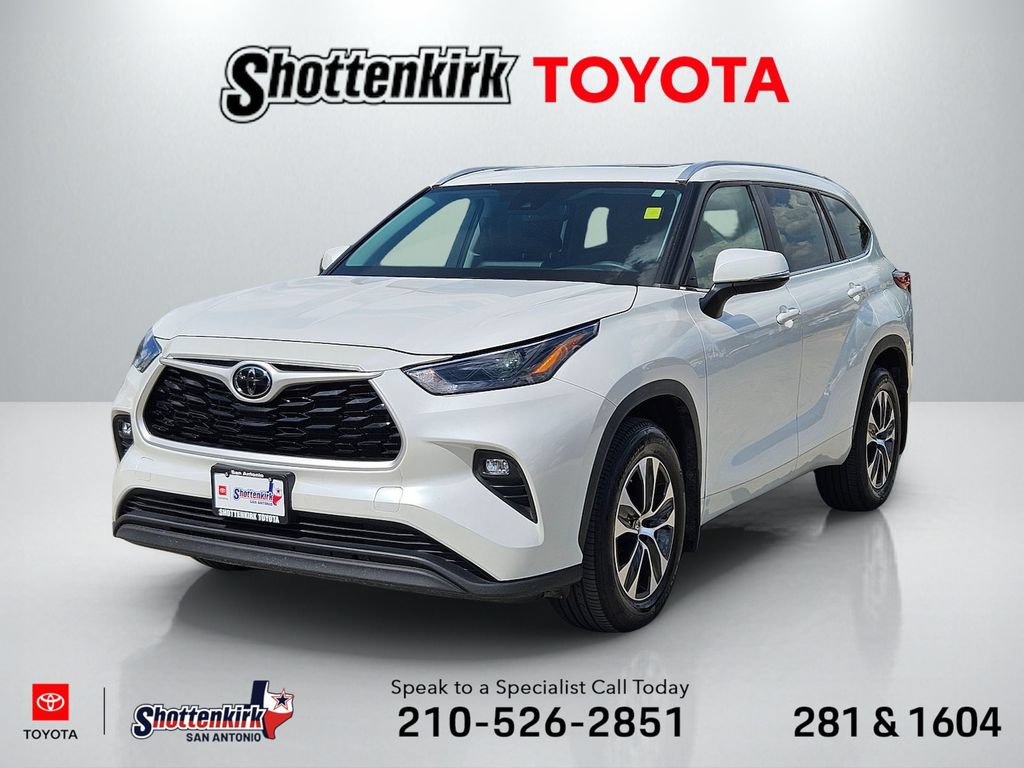 Used 2023 Toyota Highlander XLE FWD video 1