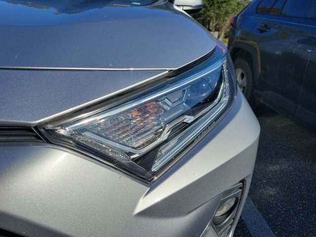 Used 2021 Toyota RAV4 XLE Premium image 10