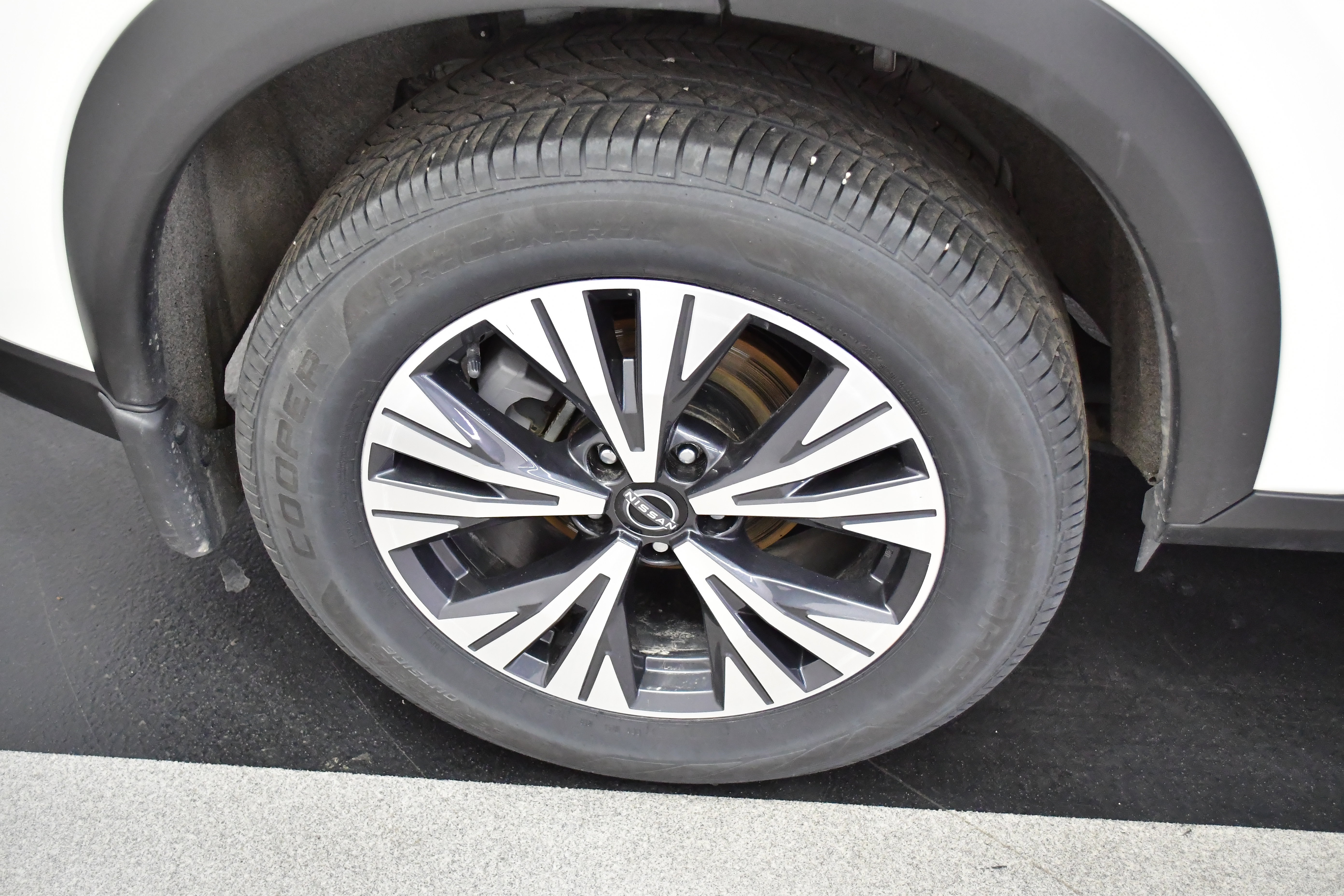 Used 2023 Nissan Rogue SV image 63