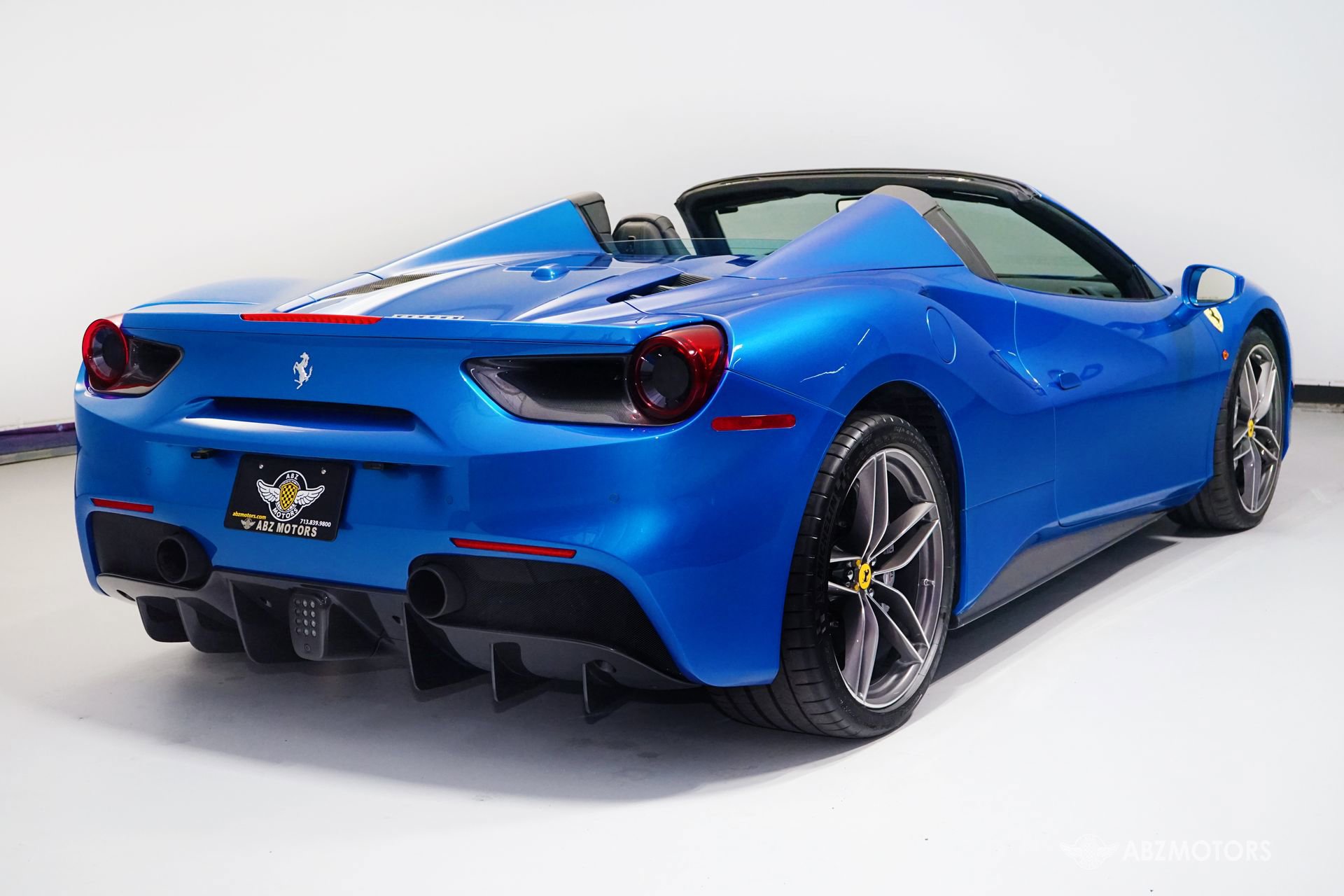 Used 2017 Ferrari 488 Spider image 5