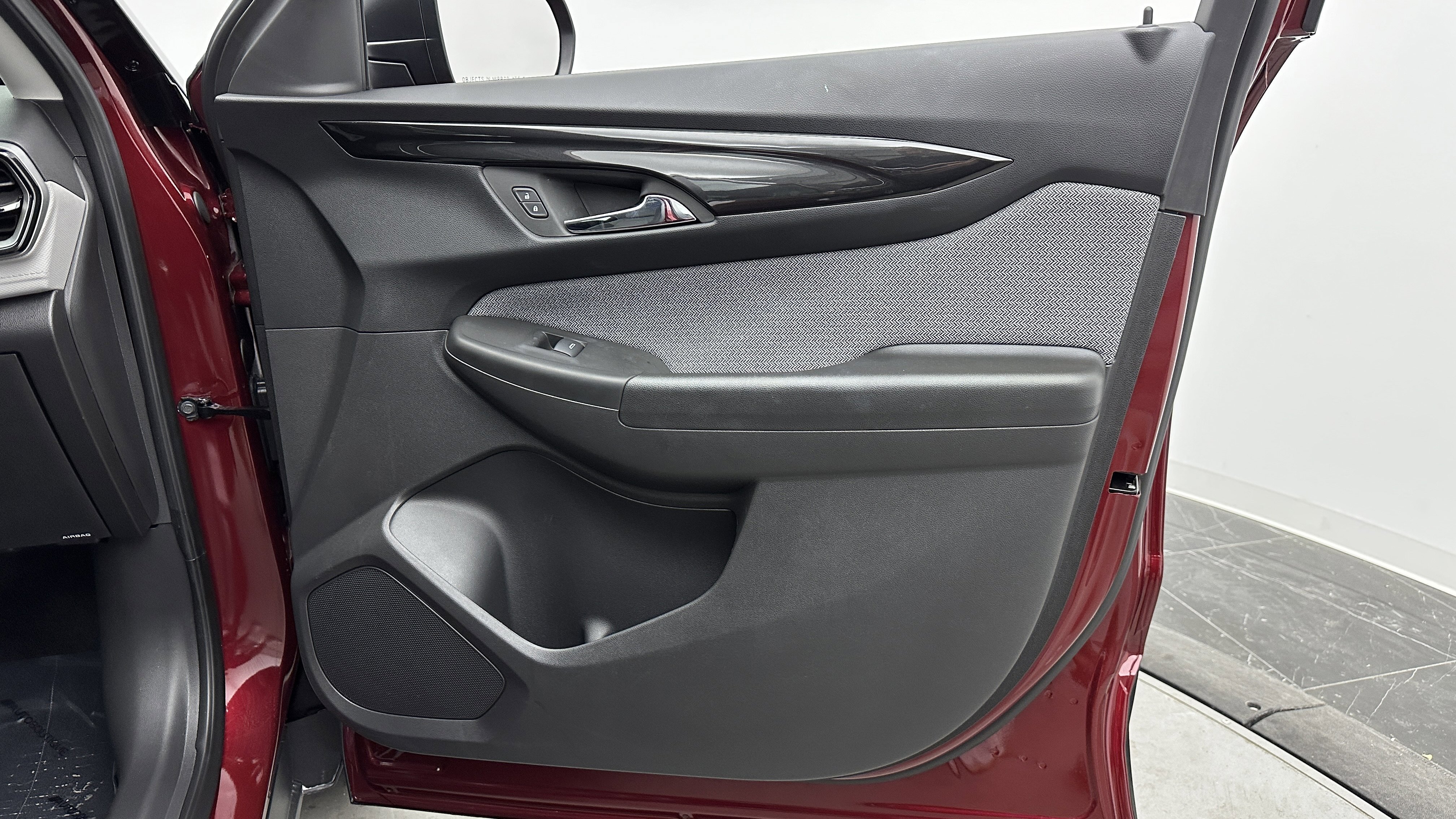 Used 2025 Chevrolet TrailBlazer LS image 32