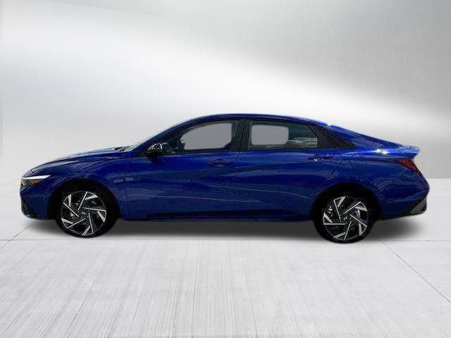 New 2025 Hyundai Elantra Sport FWD image 3