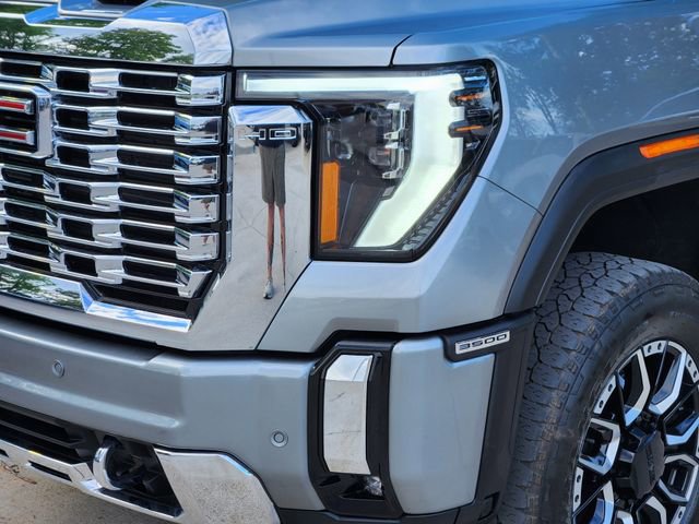 Used 2025 GMC Sierra 3500 Denali AWD/4WD image 7