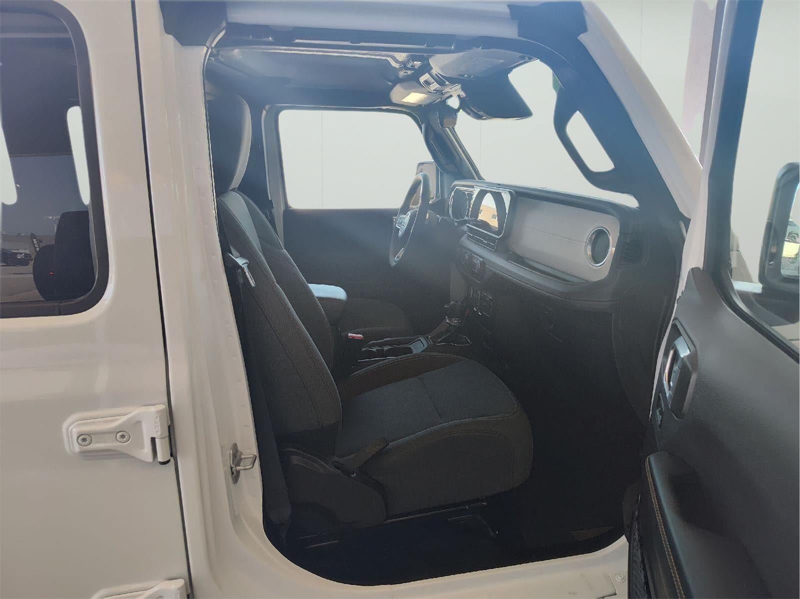 Used 2025 Jeep Wrangler Unlimited Sahara AWD/4WD image 18