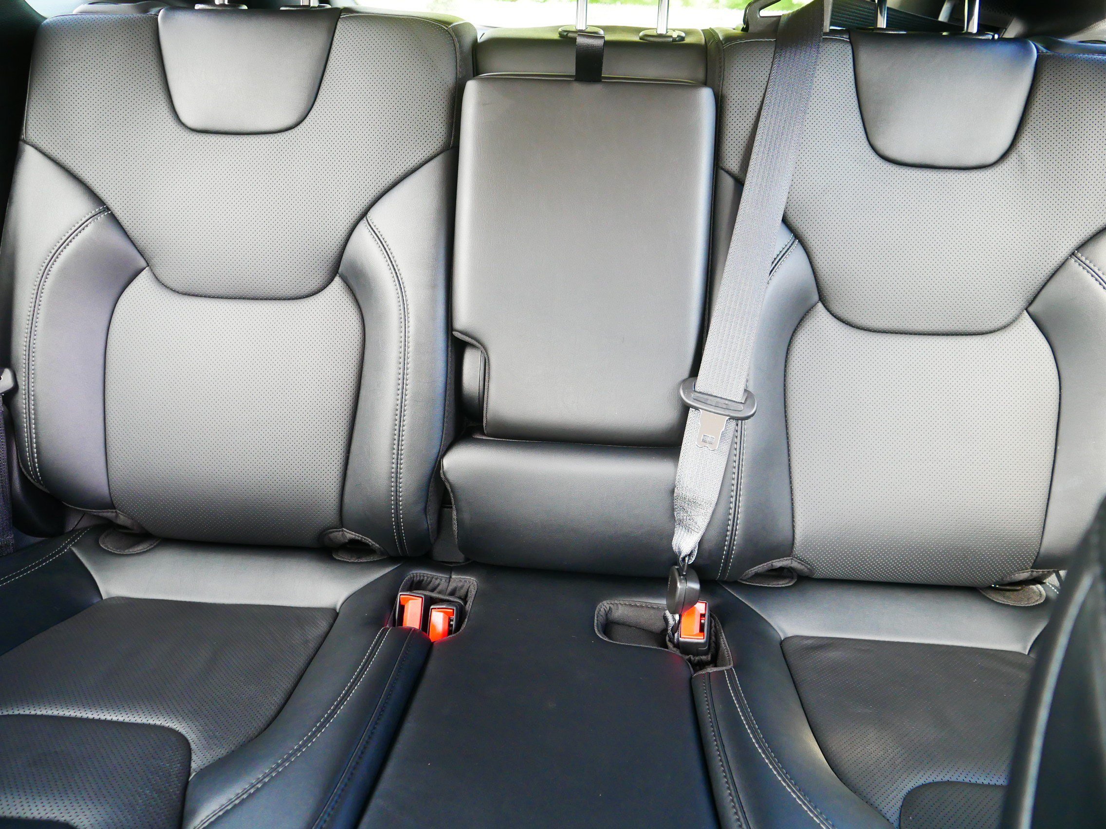 Used 2022 Jeep Cherokee Latitude Lux w/ Mopar Interior Package AWD/4WD image 13