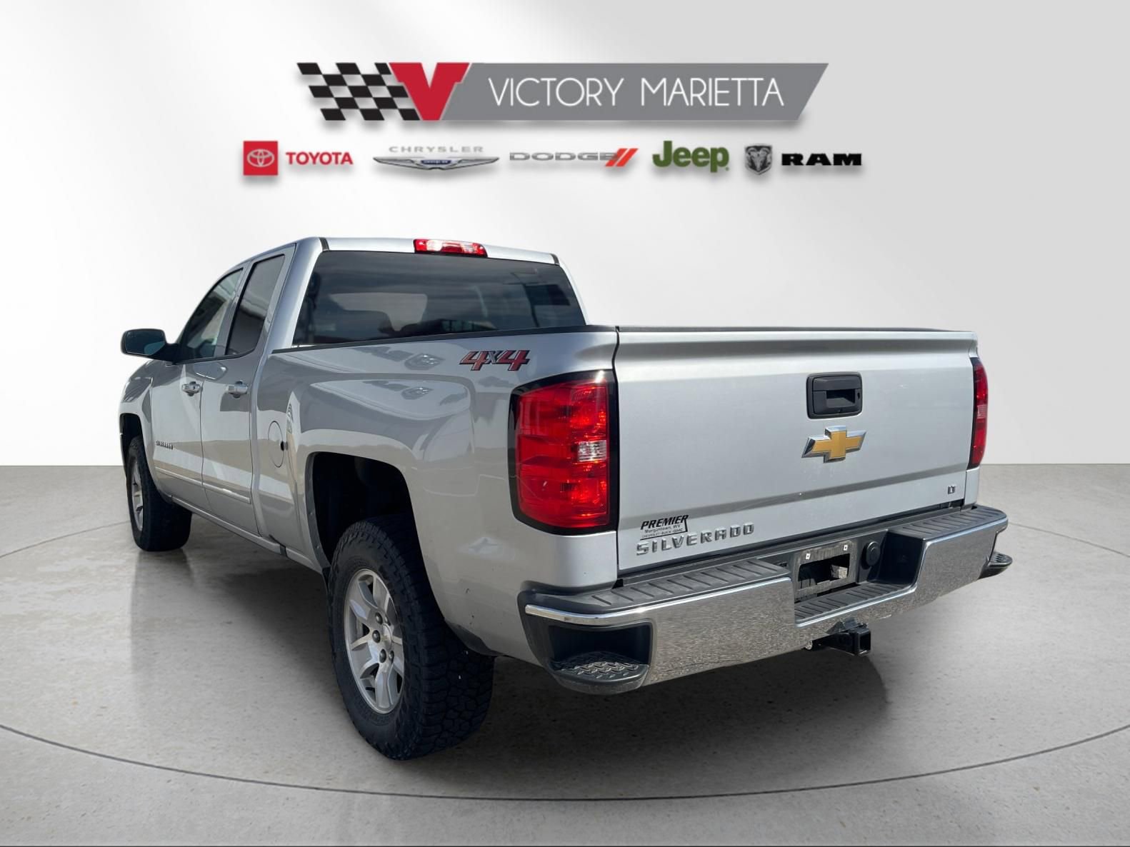 Used 2018 Chevrolet Silverado 1500 LT w/ LT Convenience Package image 3