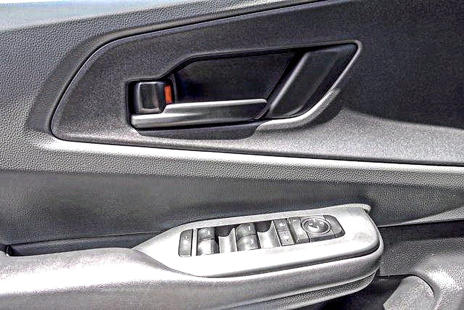 Used 2024 Toyota Prius LE FWD image 12