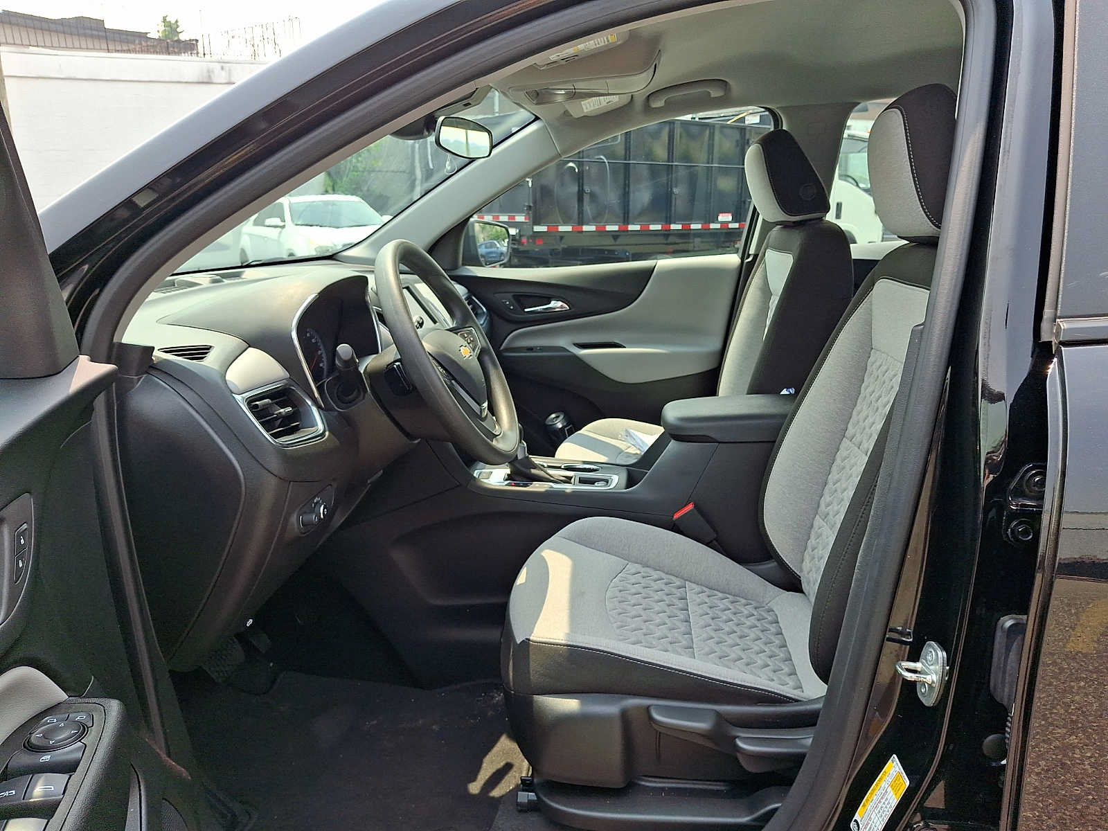 Used 2023 Chevrolet Equinox LS AWD/4WD image 13