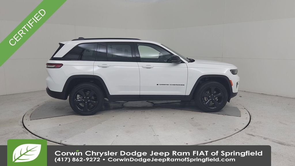 Used 2023 Jeep Grand Cherokee Altitude image 15