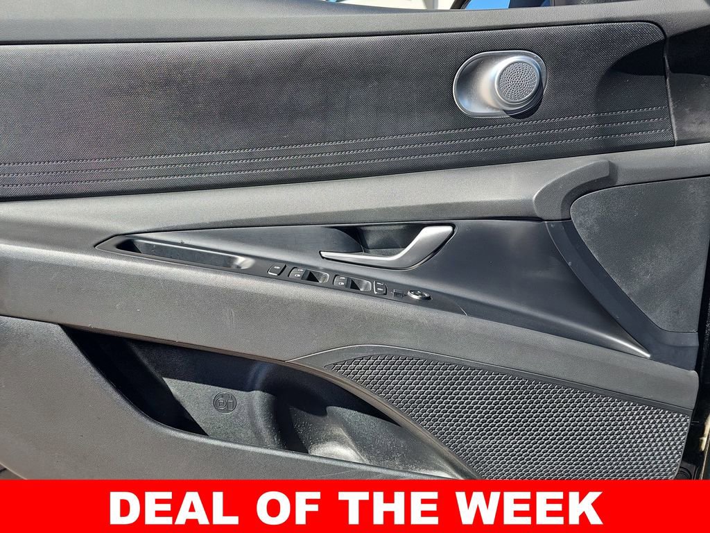 Used 2025 Hyundai Elantra SE image 26