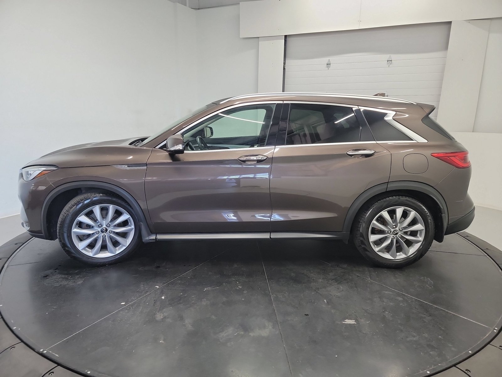 Used 2019 INFINITI QX50 Essential w/ Premium Heat Package AWD/4WD image 4