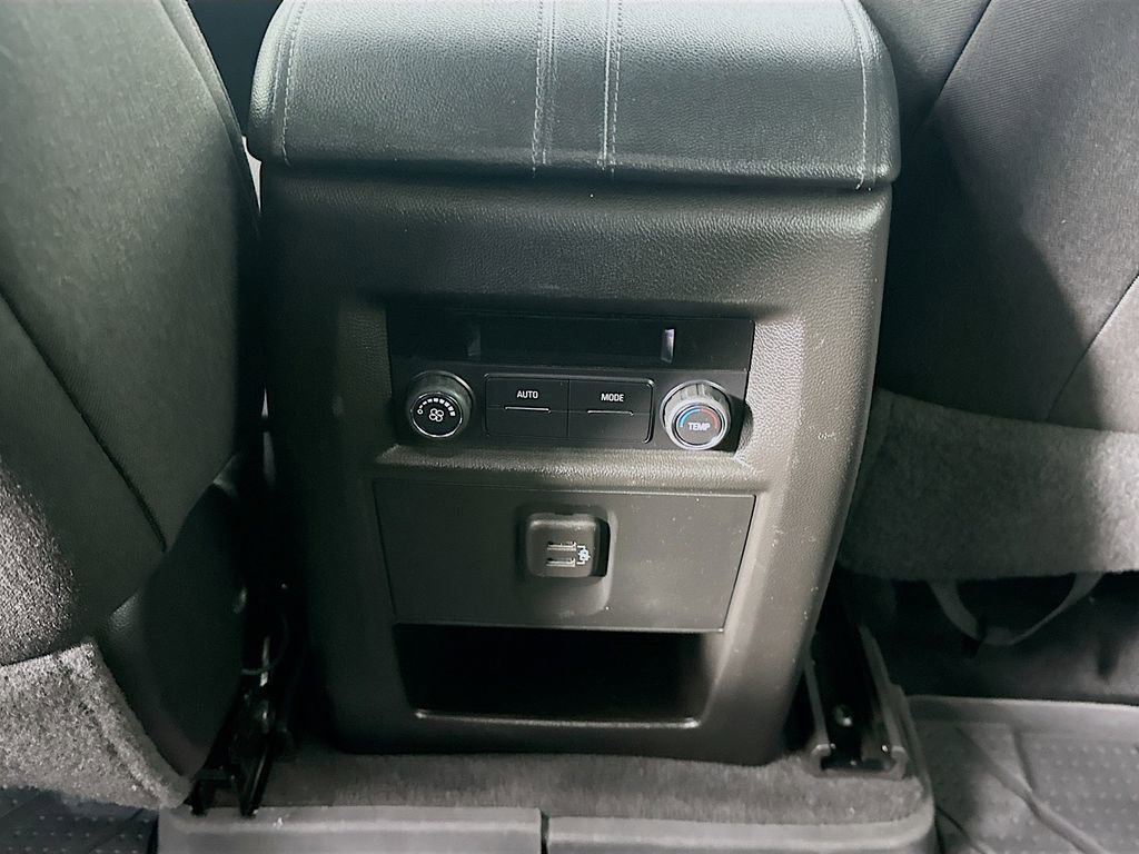 Used 2023 Chevrolet Traverse LT FWD image 20