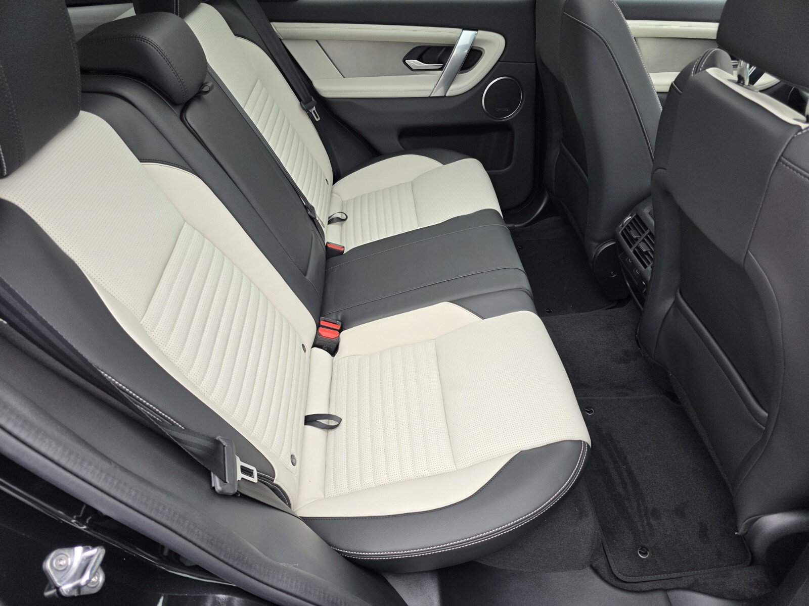 New 2026 Land Rover Discovery Sport Landmark AWD/4WD image 5