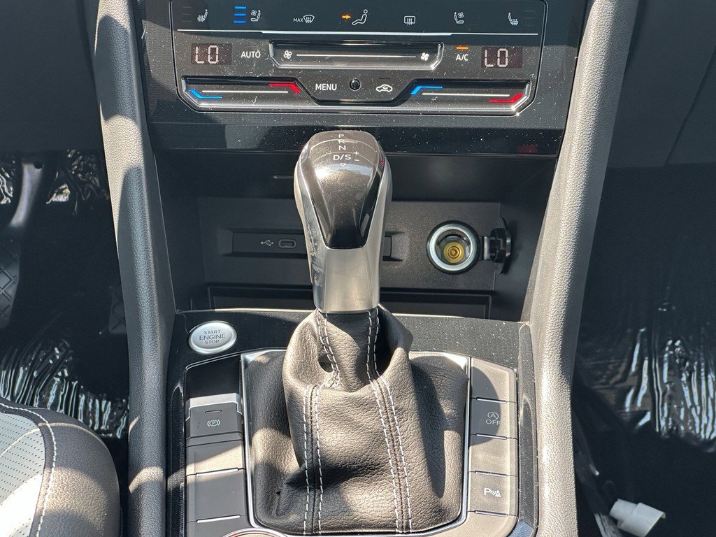 New 2025 Volkswagen Taos SEL image 13