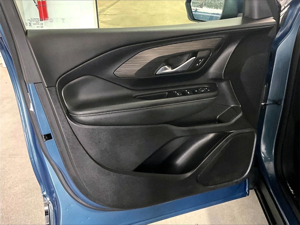 Used 2024 GMC Terrain SLE image 9