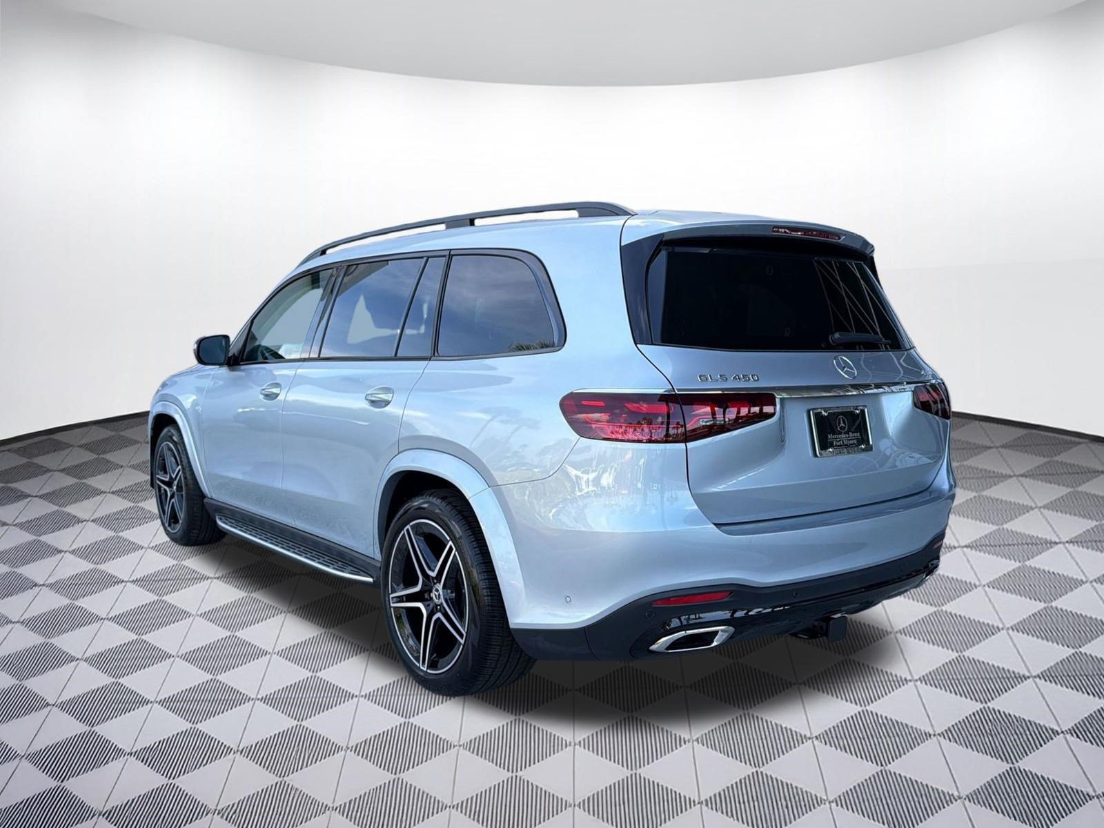 Used 2026 Mercedes-Benz GLS 450 4MATIC image 3