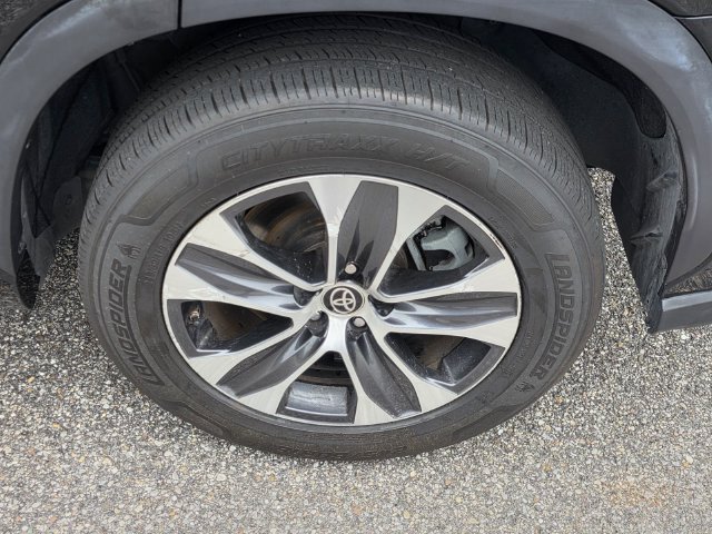 Used 2021 Toyota Highlander XLE FWD image 37